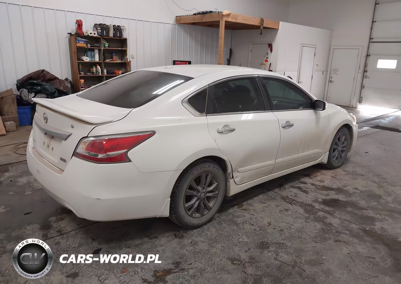 2015 Nissan Altima 2.5 S VIN:1N4AL3AP3FN918819 - 4
