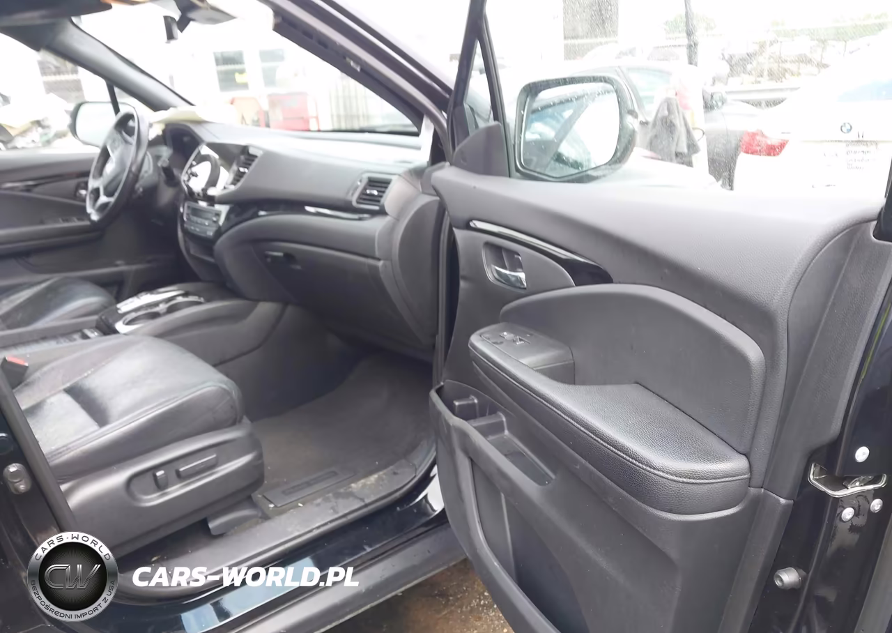 2019 Honda Passport Touring VIN:5FNYF7H94KB010662 - 5