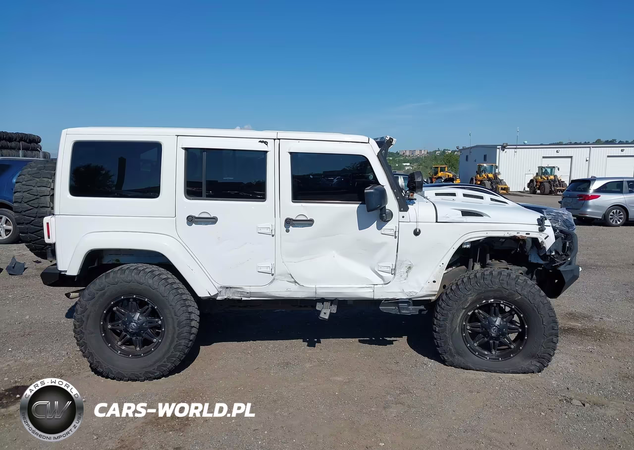 2014 Jeep Wrangler Unlimited Sahara VIN:1C4BJWEG0EL118750 - 13