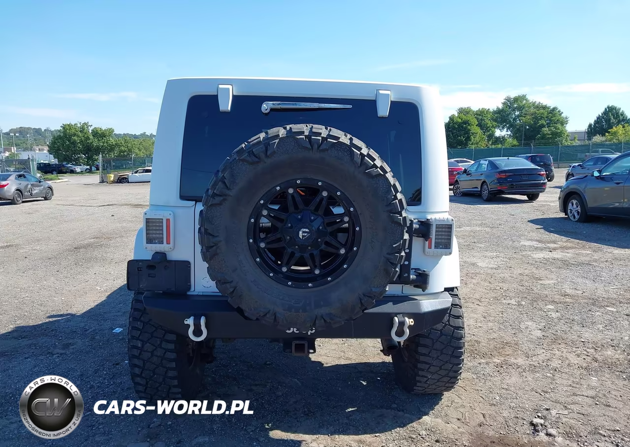 2014 Jeep Wrangler Unlimited Sahara VIN:1C4BJWEG0EL118750 - 16