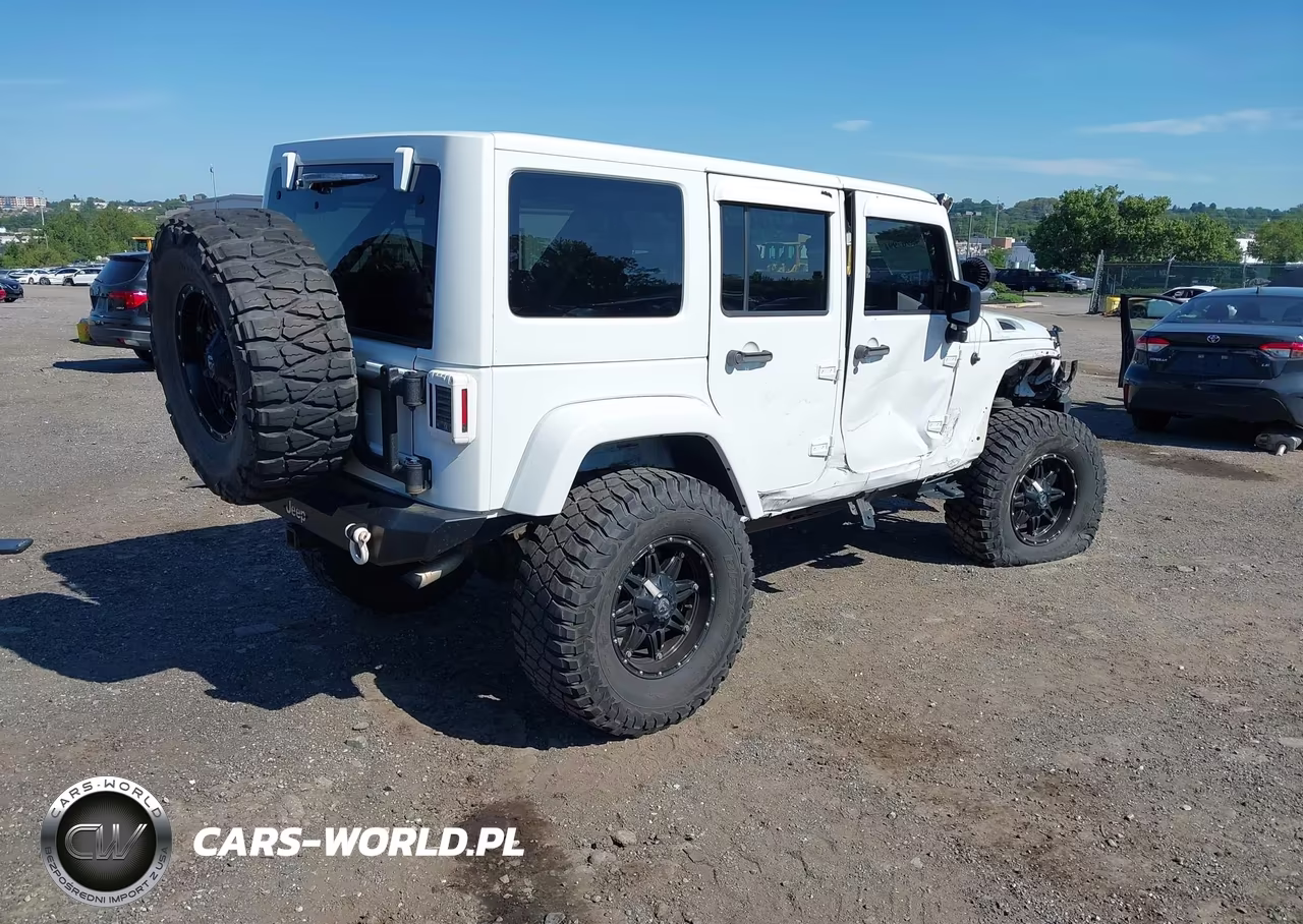 2014 Jeep Wrangler Unlimited Sahara VIN:1C4BJWEG0EL118750 - 4