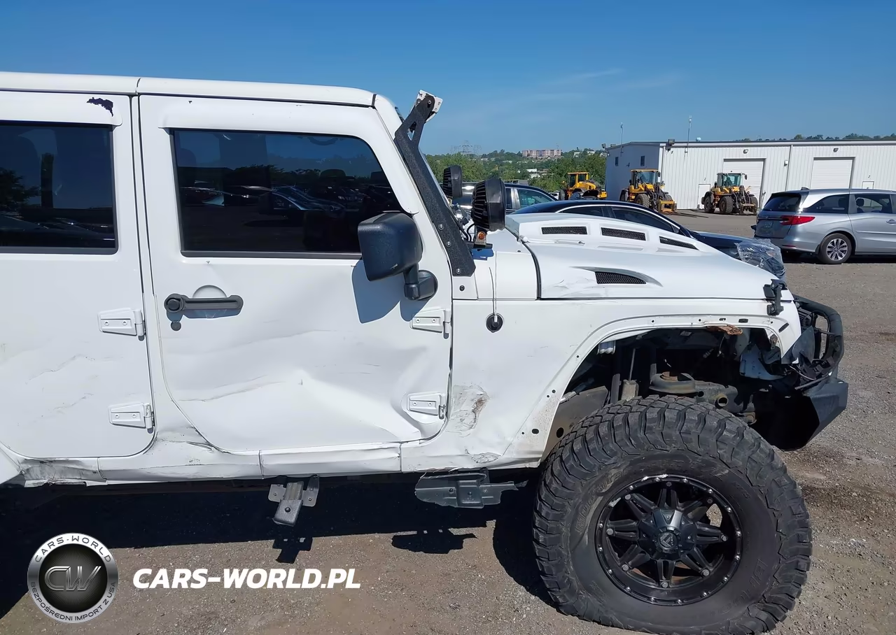 2014 Jeep Wrangler Unlimited Sahara VIN:1C4BJWEG0EL118750 - 6