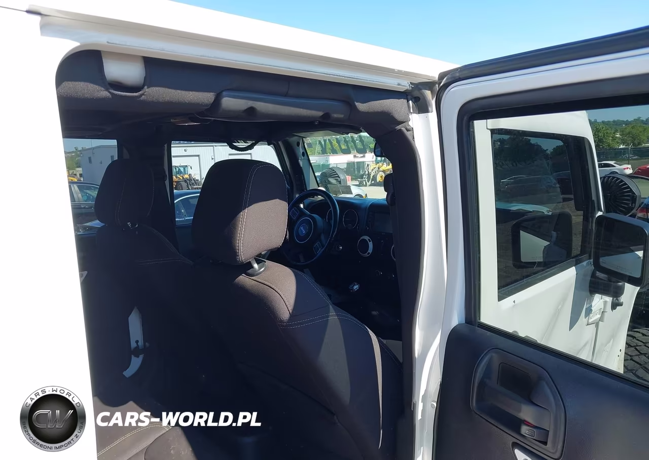 2014 Jeep Wrangler Unlimited Sahara VIN:1C4BJWEG0EL118750 - 8