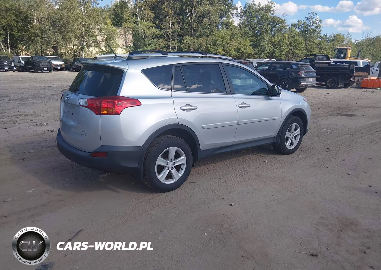 2014 Toyota Rav4 Xle VIN:2T3RFREV8EW206409 - 4