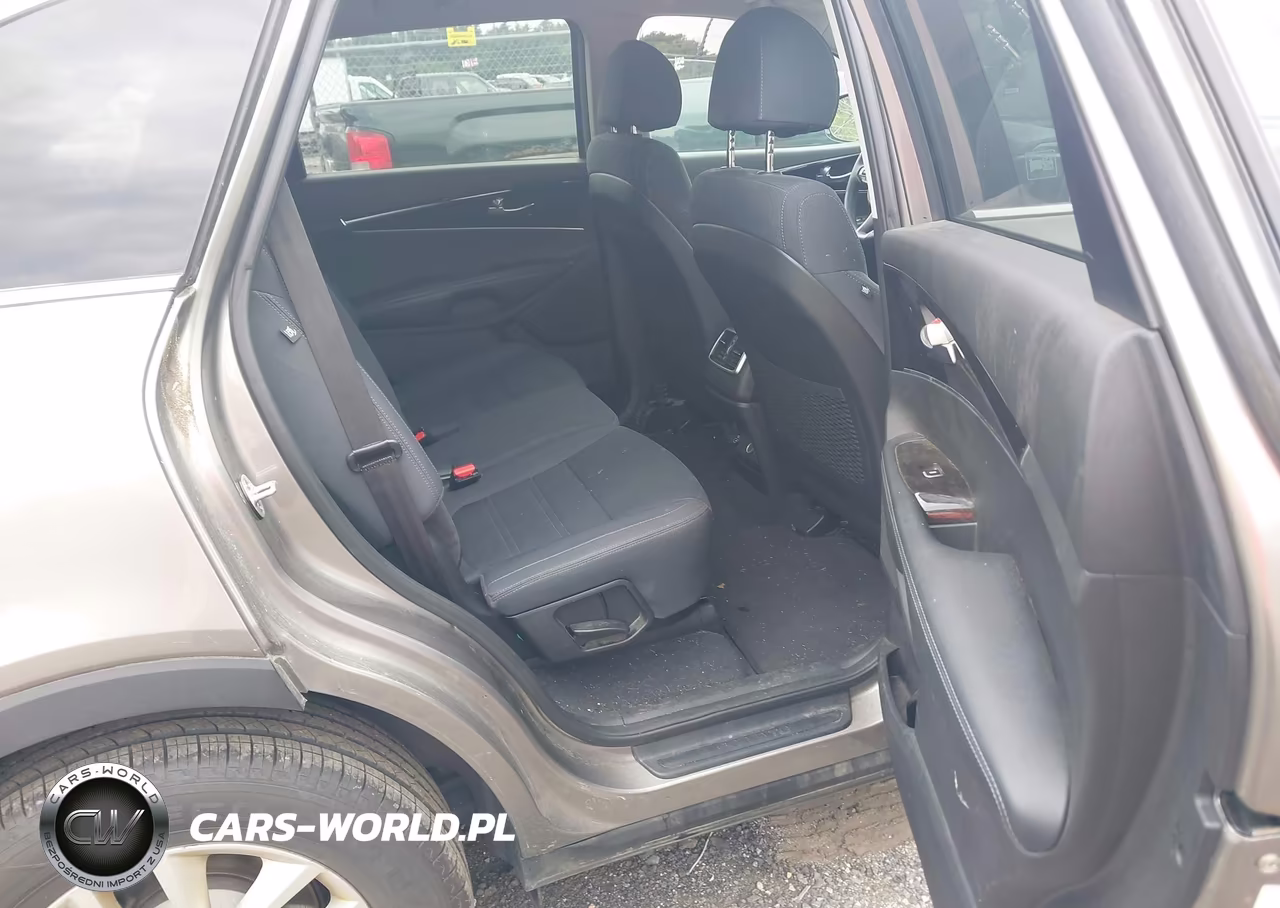 2018 Kia Sorento 2.4L Lx VIN:5XYPGDA39JG409992 - 8