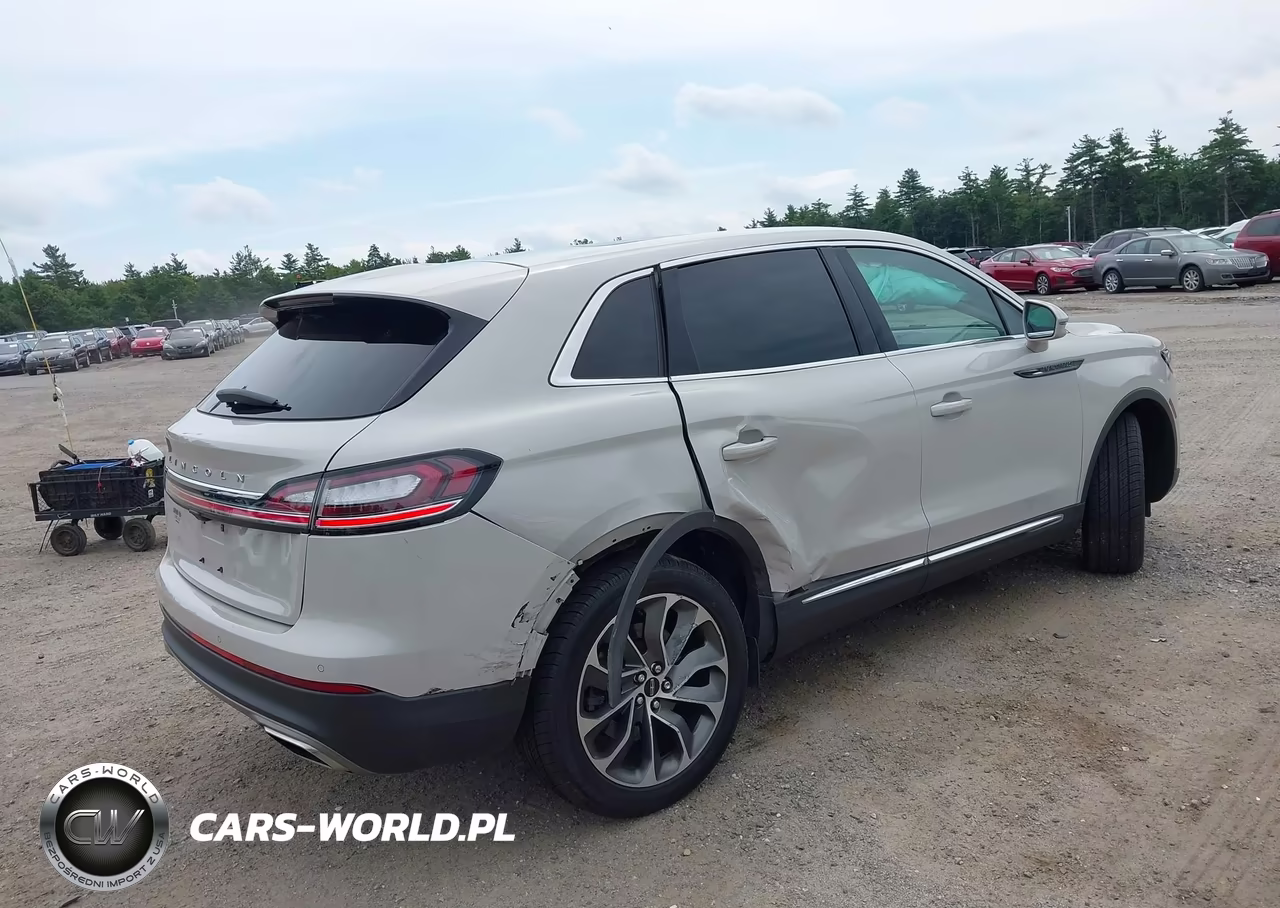 2023 Lincoln Nautilus Reserve VIN:2LMPJ8K97PBL26313 - 4