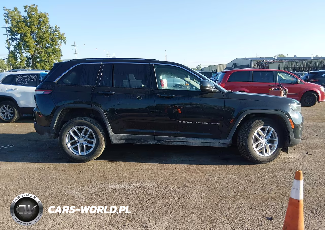 2023 Jeep Grand Cherokee Laredo 4X4 VIN:1C4RJHAG1PC622193 - 13