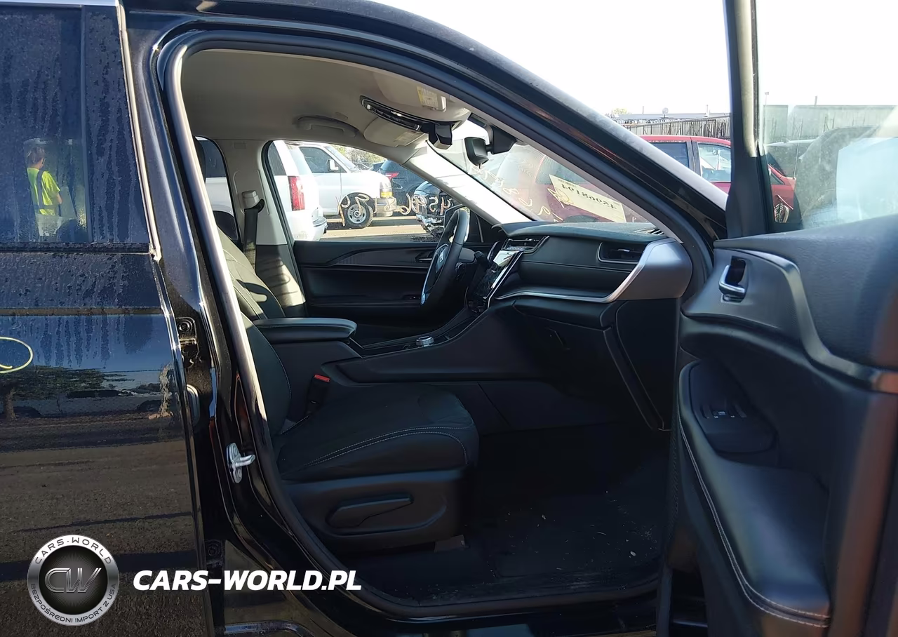 2023 Jeep Grand Cherokee Laredo 4X4 VIN:1C4RJHAG1PC622193 - 5