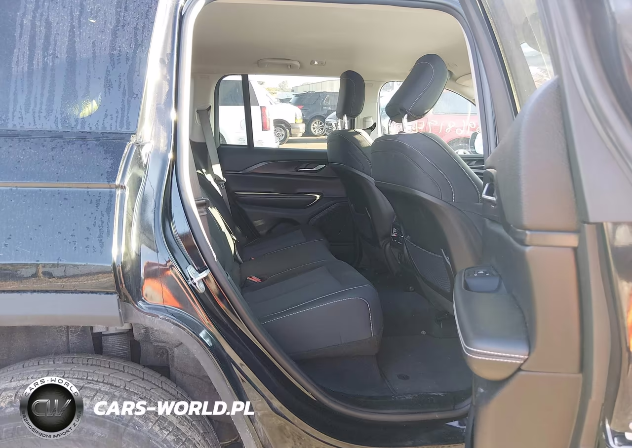 2023 Jeep Grand Cherokee Laredo 4X4 VIN:1C4RJHAG1PC622193 - 8