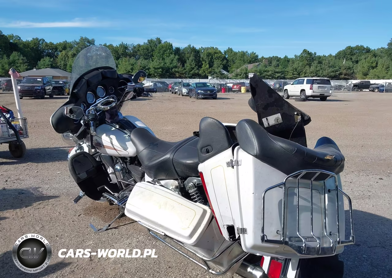 2007 Harley-Davidson Flhtcui VIN:1HD1FC4157Y693374 - 3