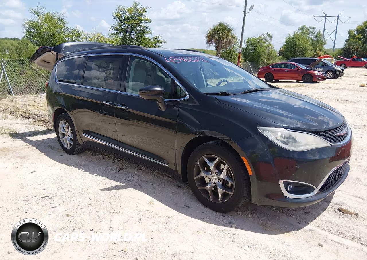 2017 Chrysler Pacifica Touring-L