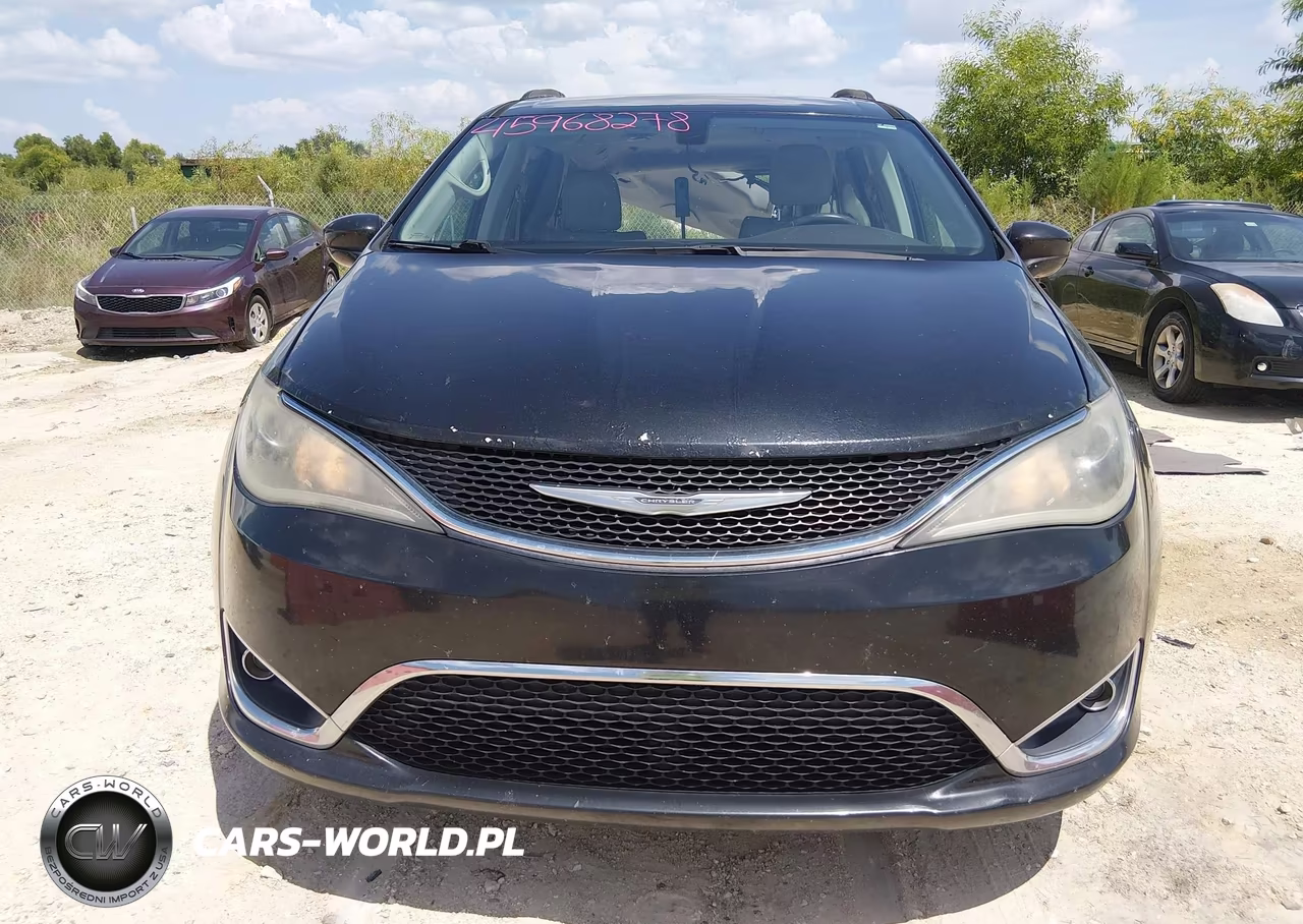 2017 Chrysler Pacifica Touring-L VIN:2C4RC1BG8HR553009 - 13