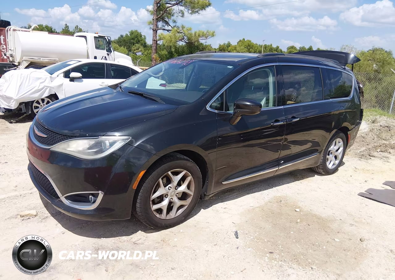 2017 Chrysler Pacifica Touring-L VIN:2C4RC1BG8HR553009 - 2