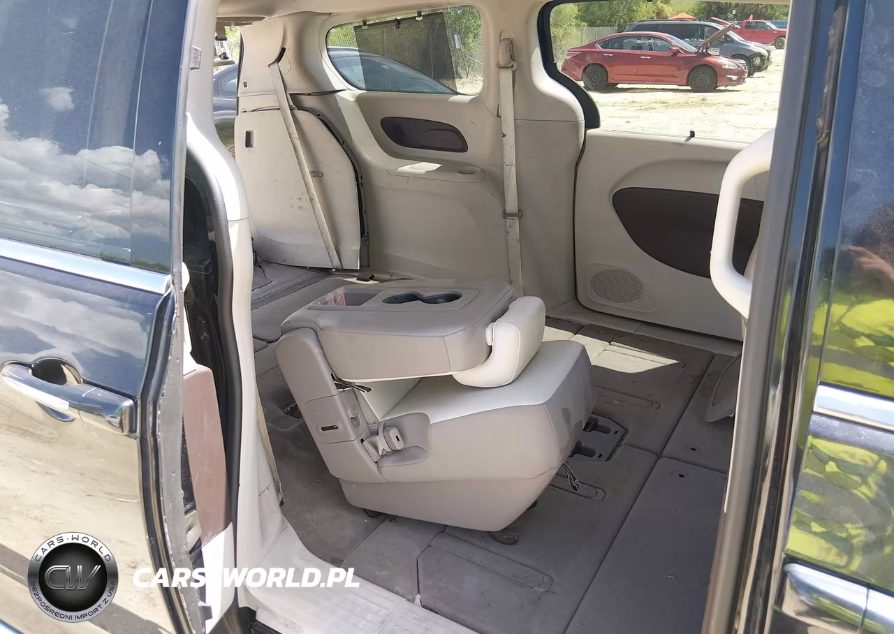 2017 Chrysler Pacifica Touring-L VIN:2C4RC1BG8HR553009 - 8
