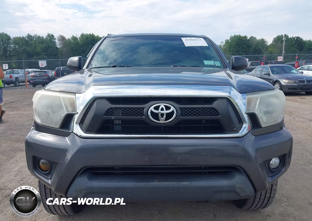 2015 Toyota Tacoma Base V6 VIN:3TMLU4EN0FM205837 - 13