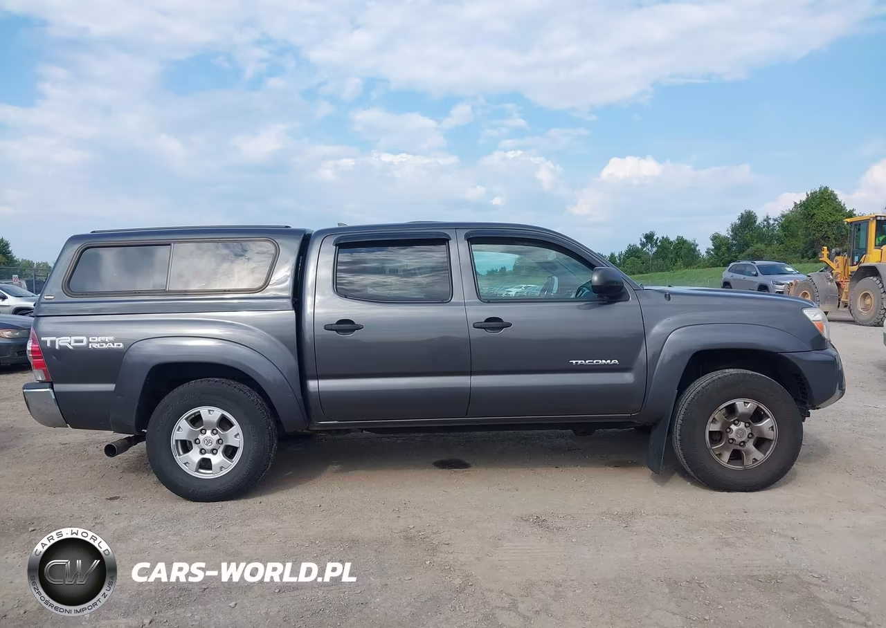 2015 Toyota Tacoma Base V6 VIN:3TMLU4EN0FM205837 - 14