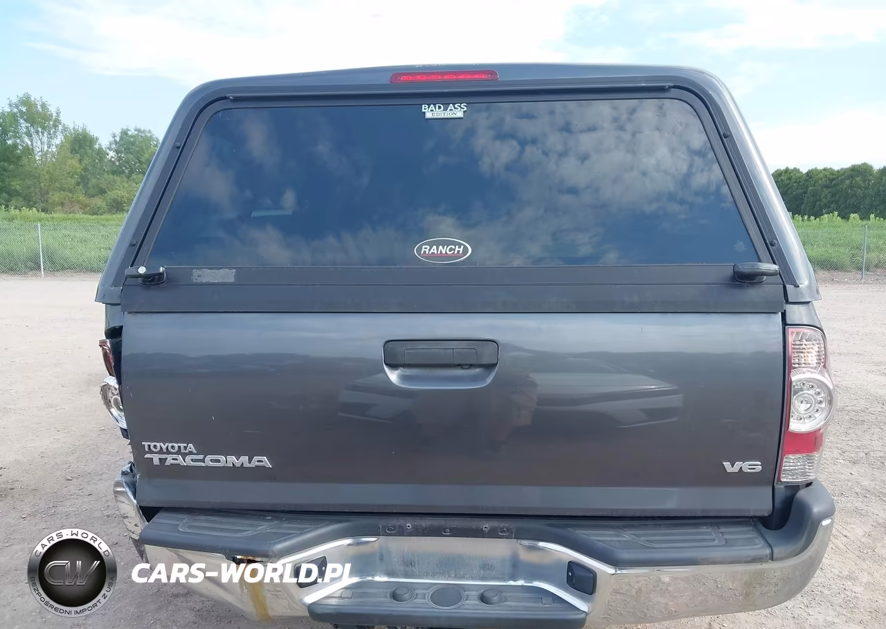 2015 Toyota Tacoma Base V6 VIN:3TMLU4EN0FM205837 - 17