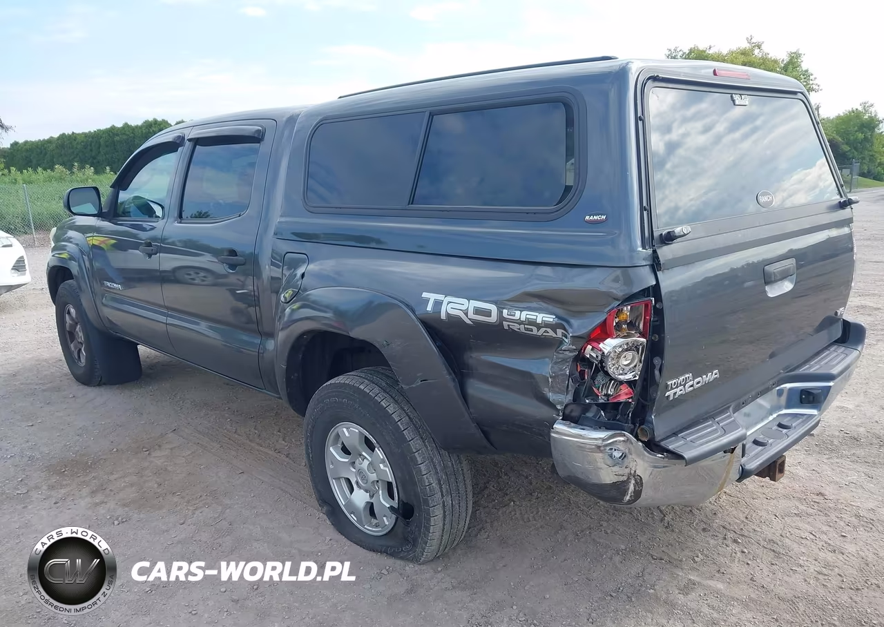 2015 Toyota Tacoma Base V6 VIN:3TMLU4EN0FM205837 - 3