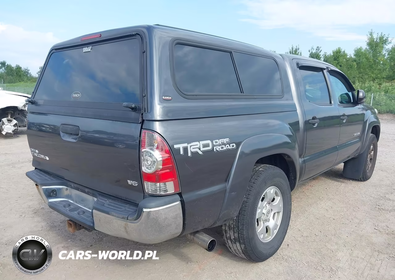 2015 Toyota Tacoma Base V6 VIN:3TMLU4EN0FM205837 - 4
