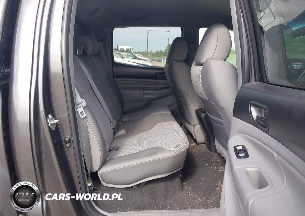 2015 Toyota Tacoma Base V6 VIN:3TMLU4EN0FM205837 - 8