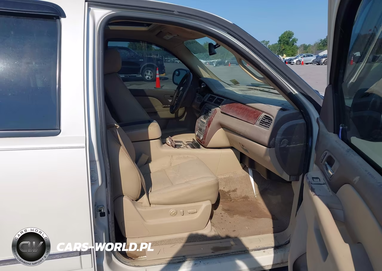 2010 Chevrolet Tahoe Ltz VIN:1GNUKCE00AR276978 - 5