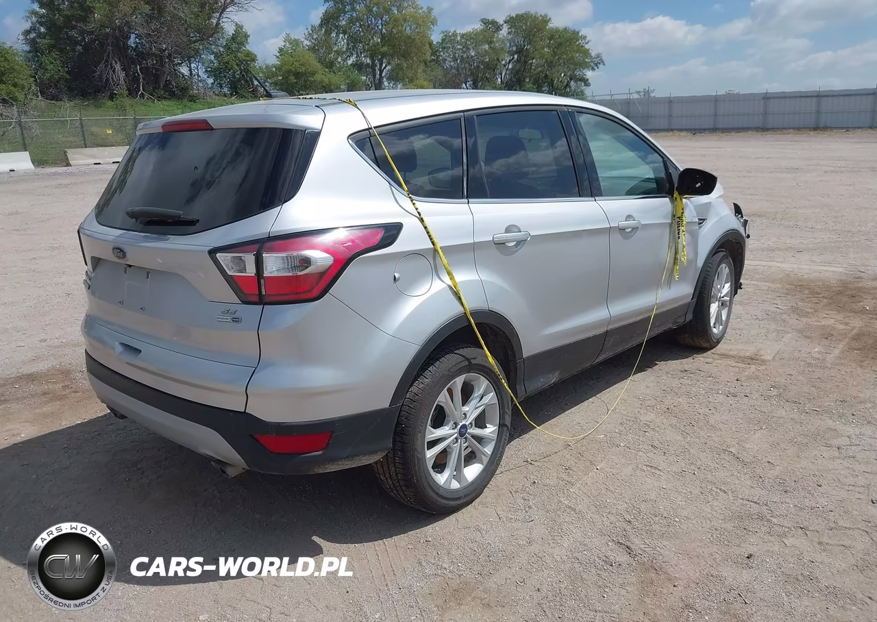 2017 Ford Escape Se VIN:1FMCU9GD3HUD10870 - 4
