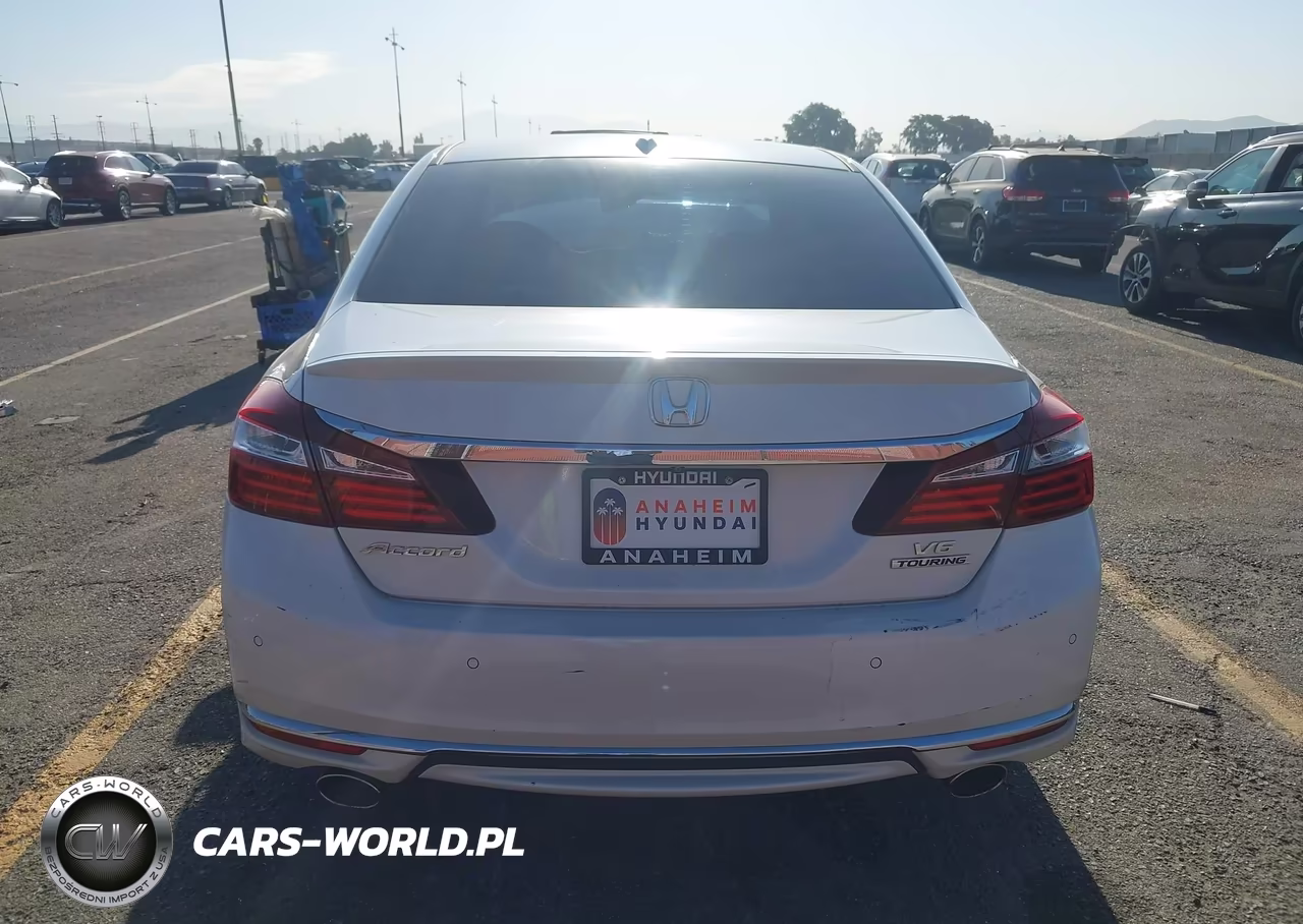 2016 Honda Accord Touring VIN:1HGCR3F99GA035930 - 17