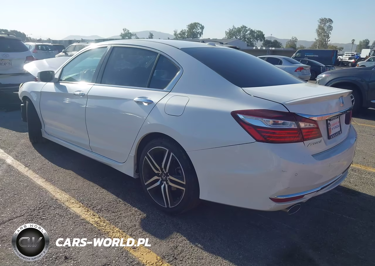 2016 Honda Accord Touring VIN:1HGCR3F99GA035930 - 3