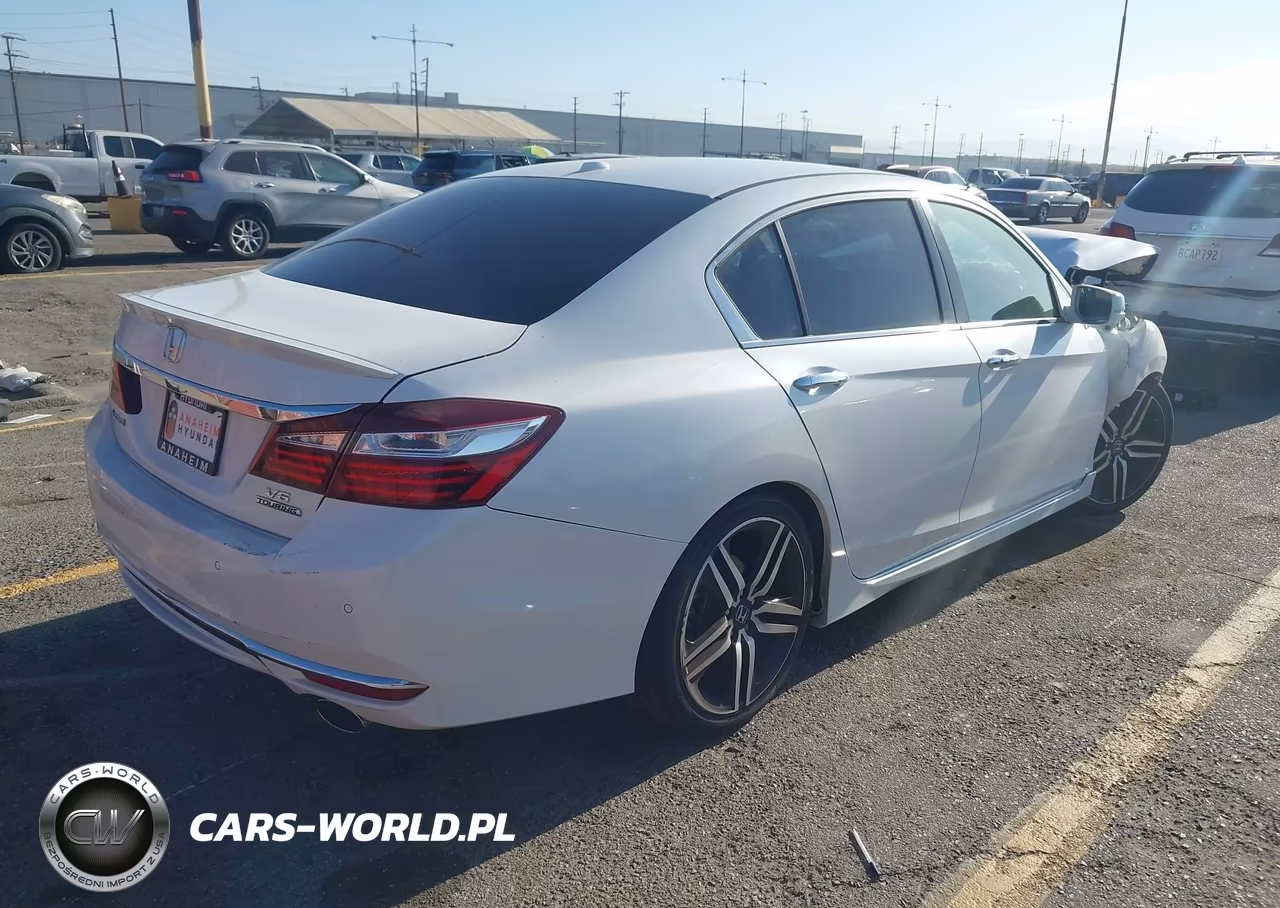 2016 Honda Accord Touring VIN:1HGCR3F99GA035930 - 4