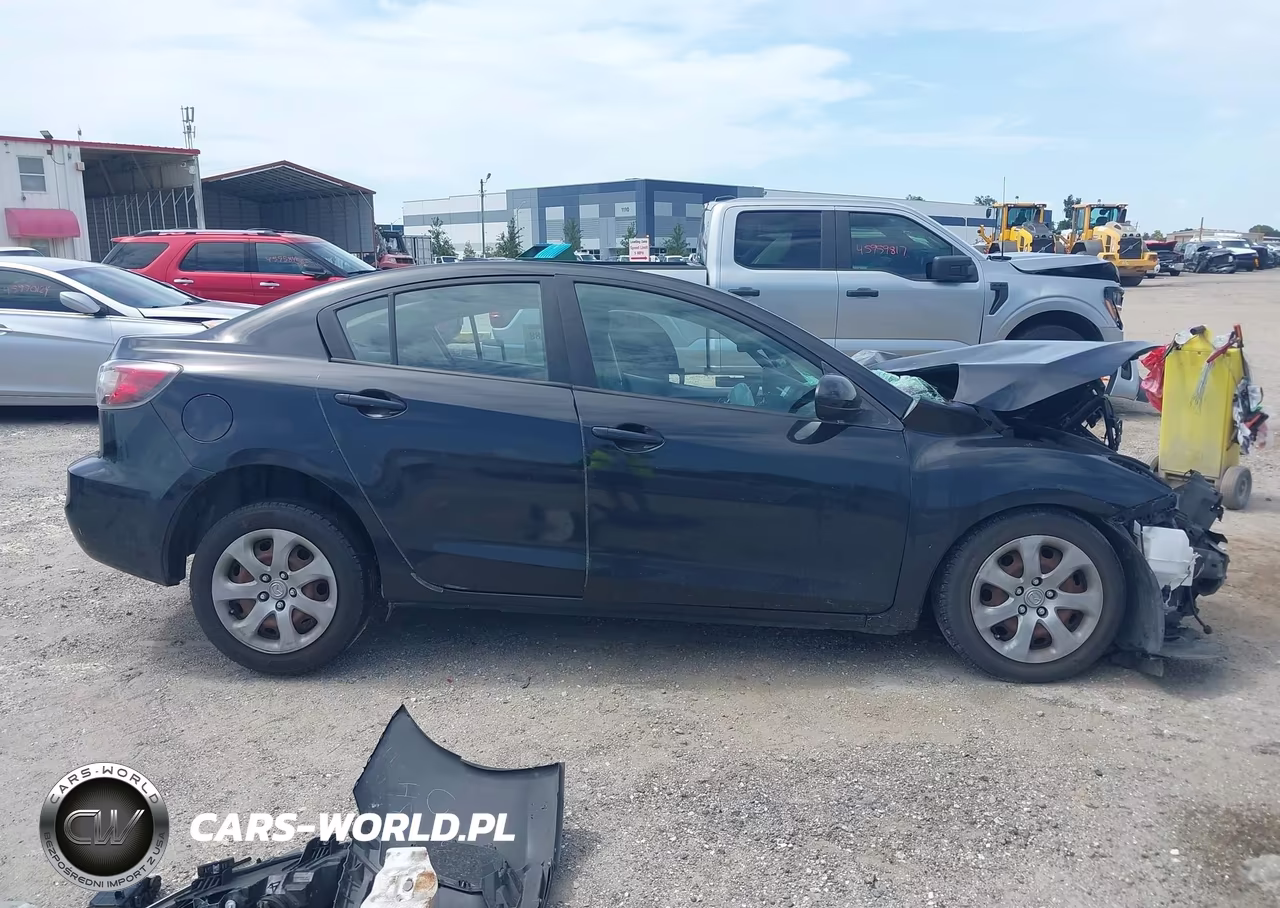 2013 Mazda Mazda3 I Sport VIN:JM1BL1U73D1832770 - 13