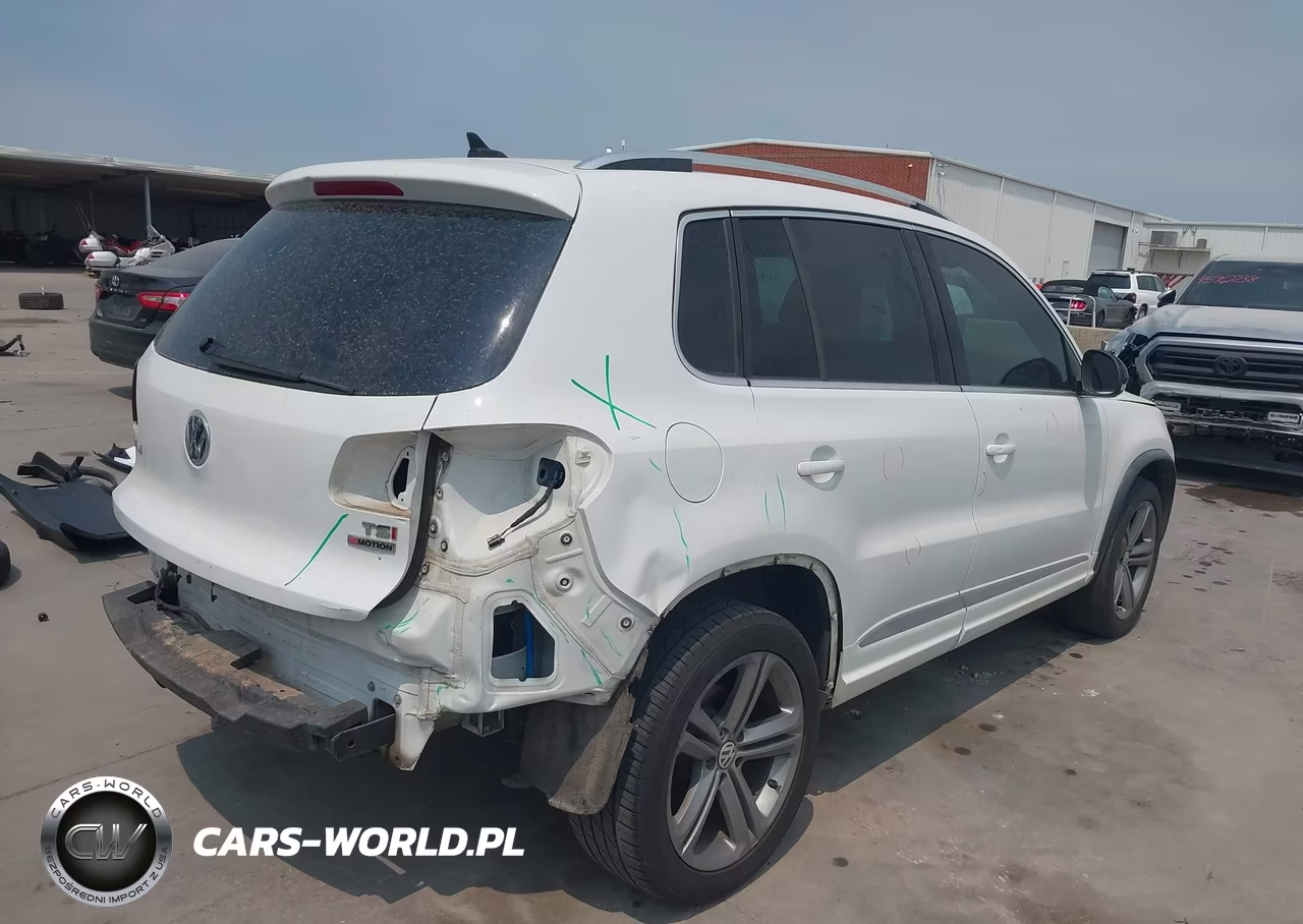 2017 Volkswagen Tiguan 2.0T Sport VIN:WVGUV7AX5HK018058 - 4