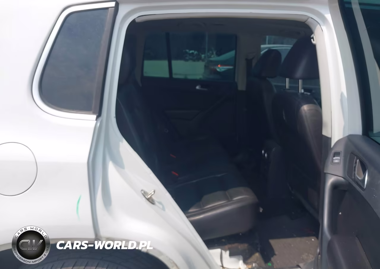 2017 Volkswagen Tiguan 2.0T Sport VIN:WVGUV7AX5HK018058 - 8