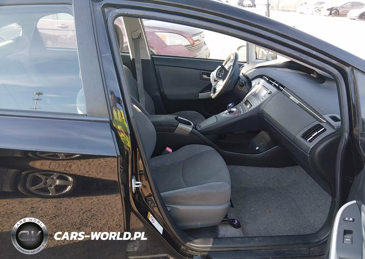 2013 Toyota Prius Two VIN:JTDKN3DU5D0349184 - 5