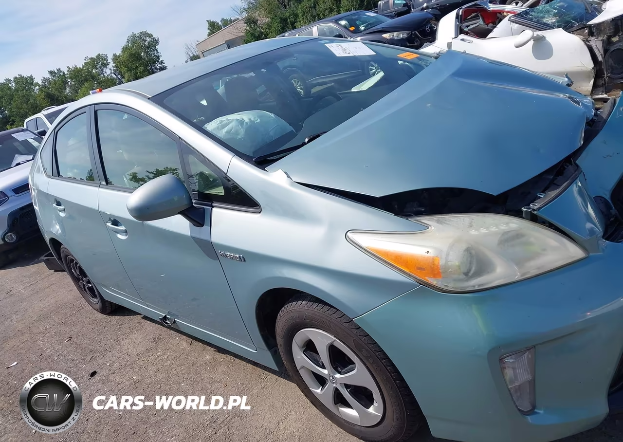 2013 Toyota Prius Three VIN:JTDKN3DU4D5682656 - 13