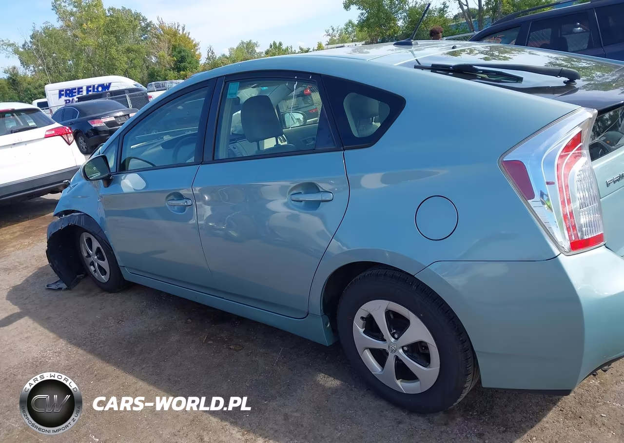2013 Toyota Prius Three VIN:JTDKN3DU4D5682656 - 14