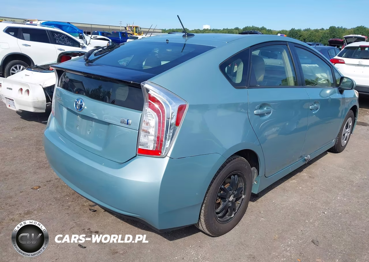 2013 Toyota Prius Three VIN:JTDKN3DU4D5682656 - 4