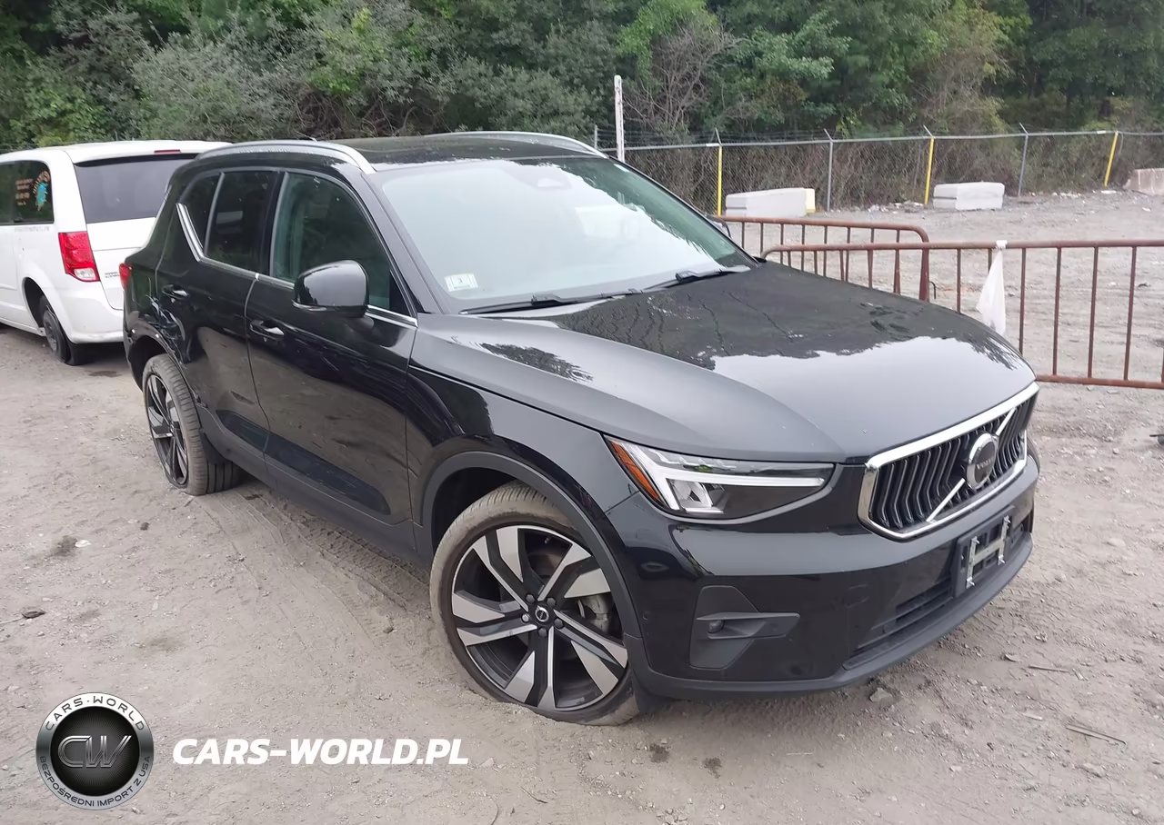 2024 Volvo Xc40 B5 Plus Bright Theme – zdjęcie 1 z 16
