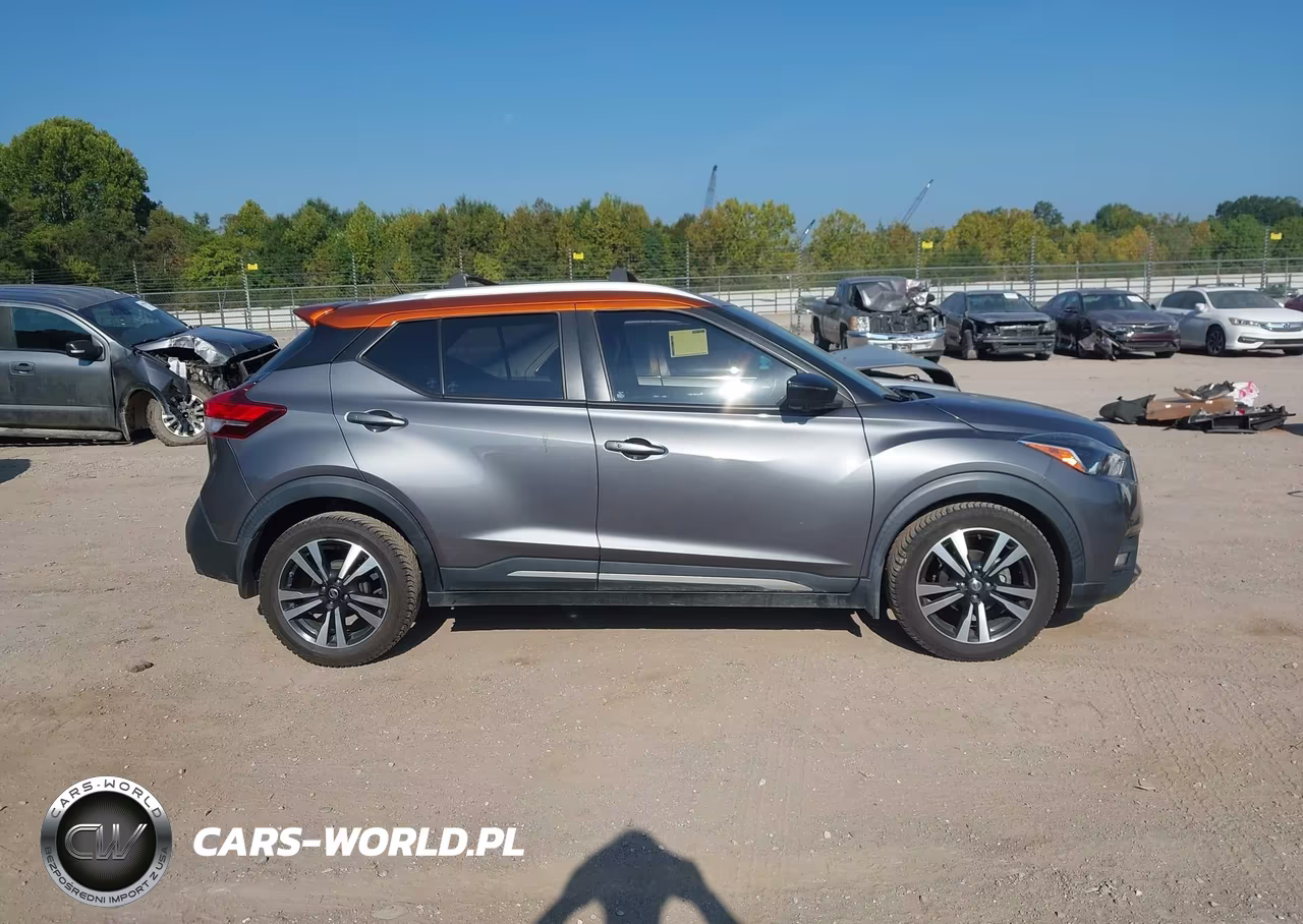 2019 Nissan Kicks Sr VIN:3N1CP5CUXKL541375 - 13