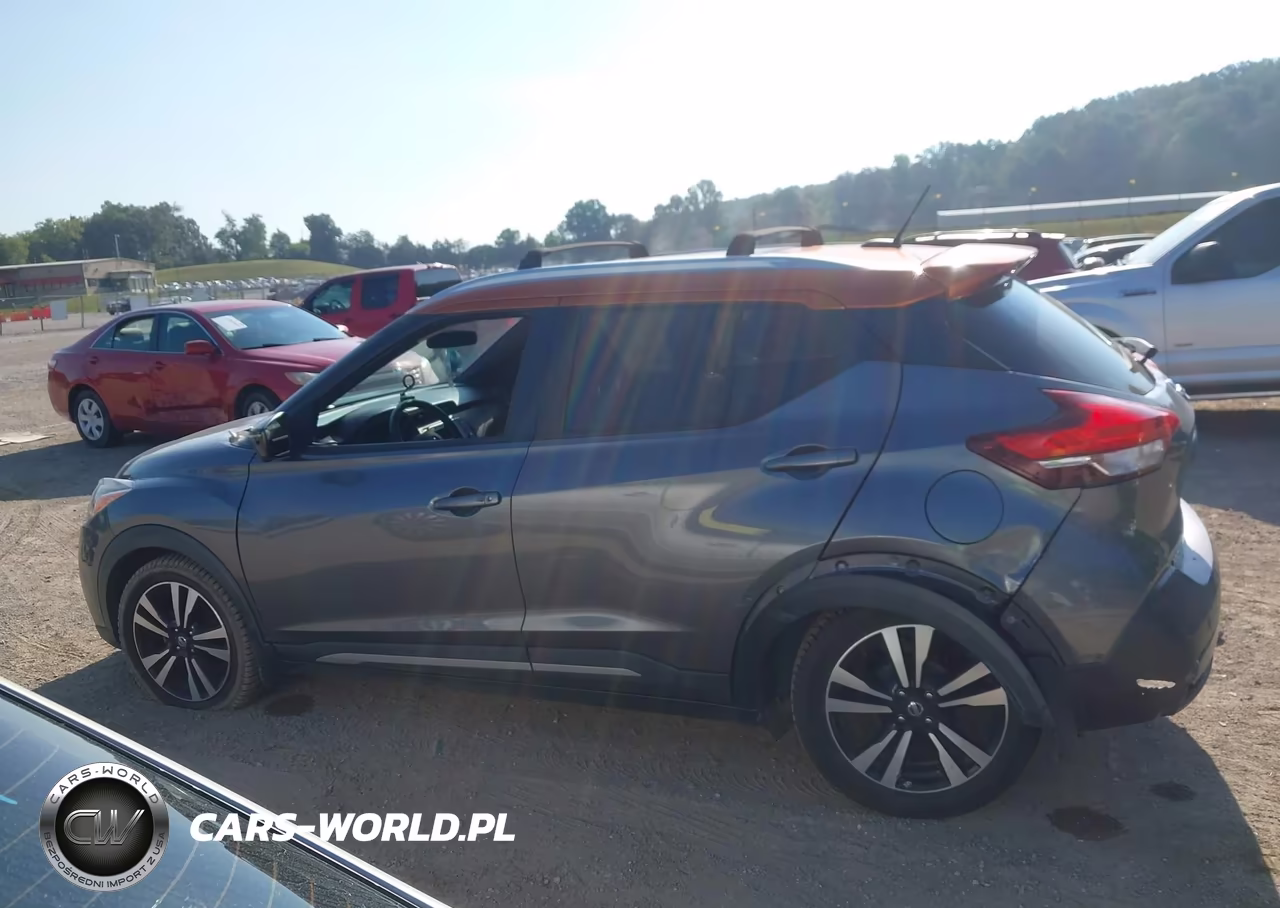 2019 Nissan Kicks Sr VIN:3N1CP5CUXKL541375 - 14