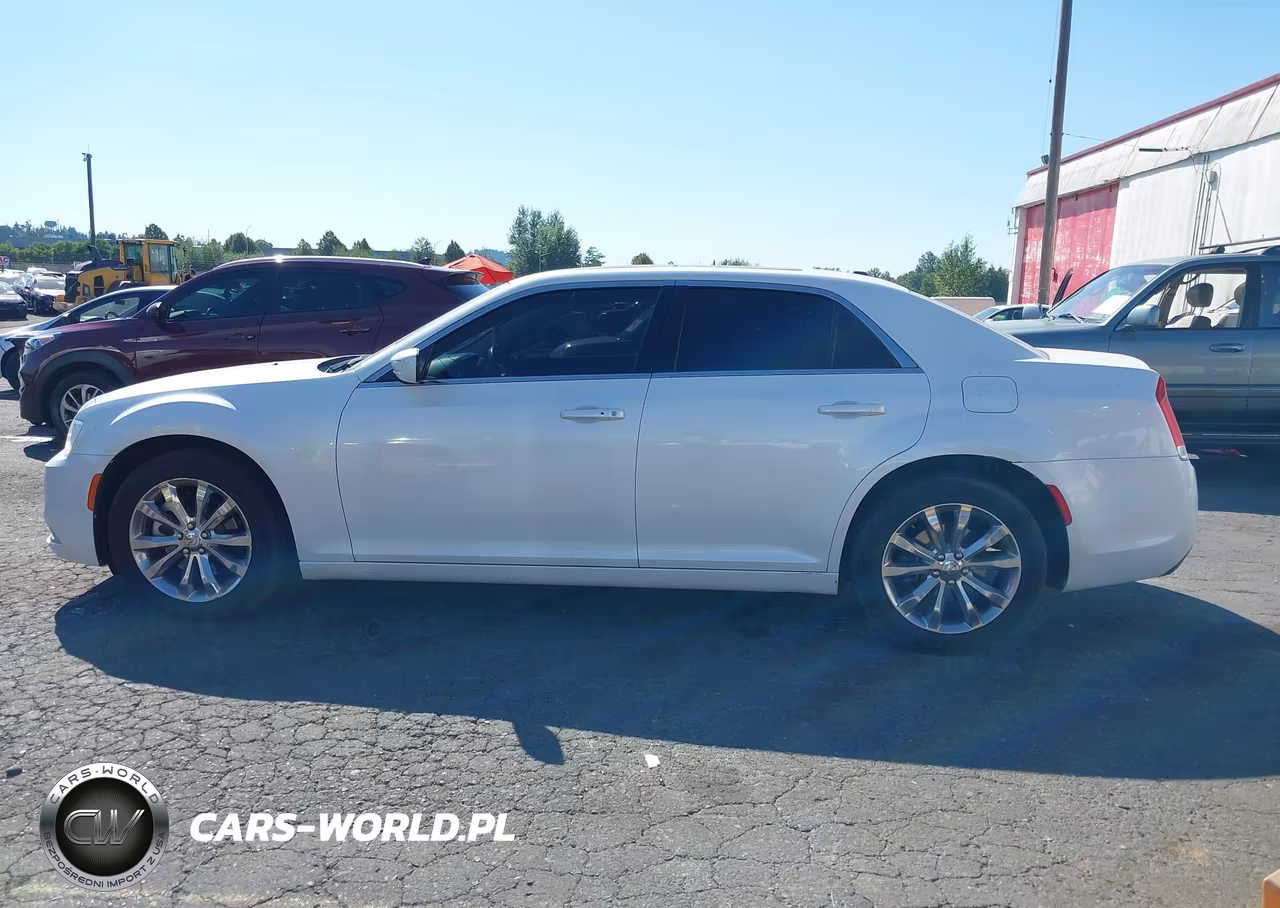 2015 Chrysler 300 Touring VIN:2C3CCARG1FH792887 - 14