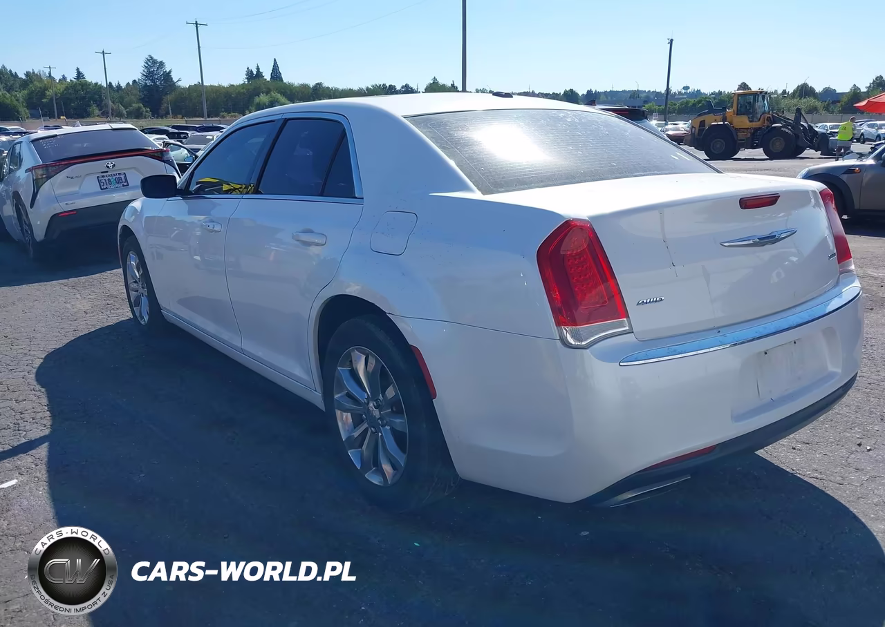 2015 Chrysler 300 Touring VIN:2C3CCARG1FH792887 - 3