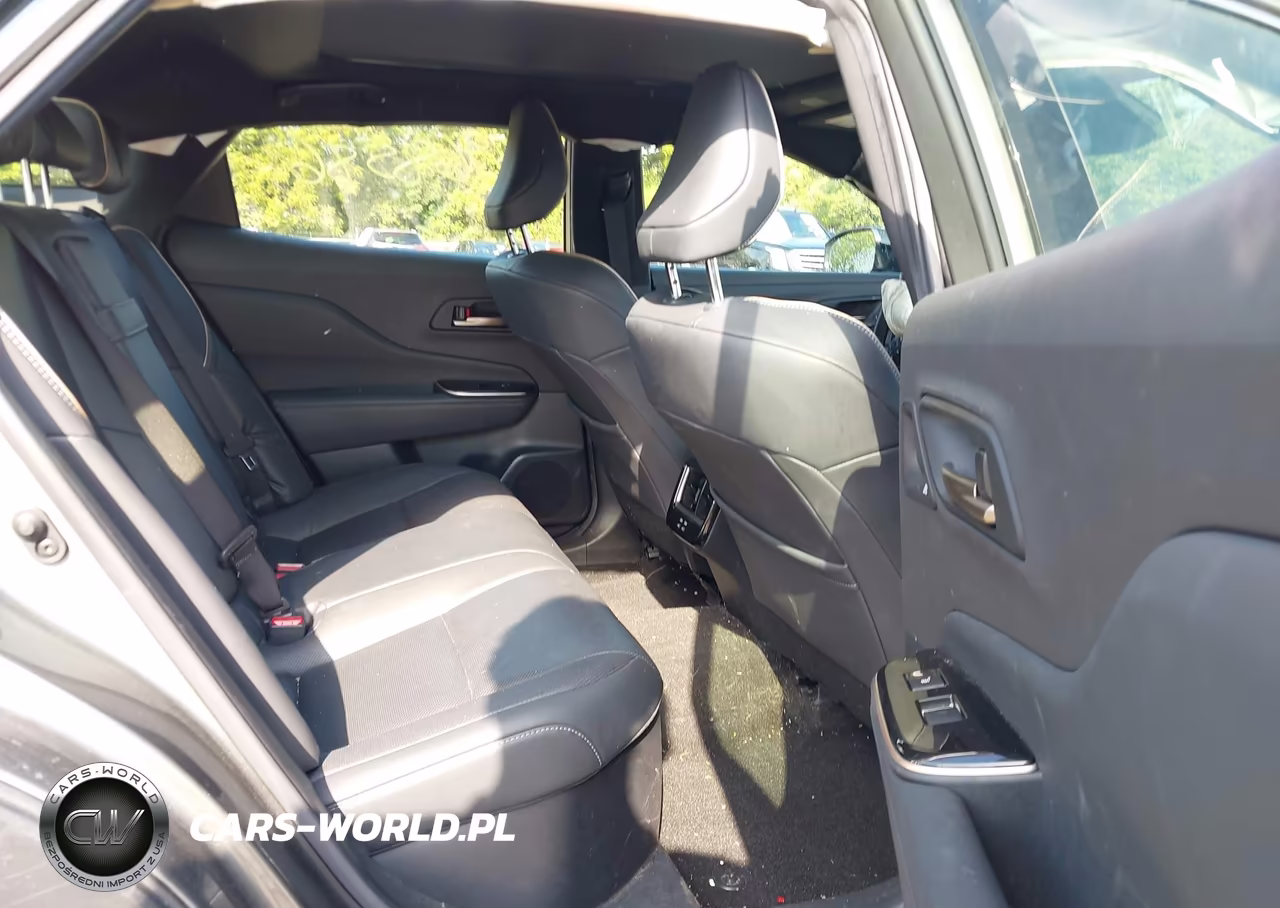 2024 Toyota Crown Platinum VIN:JTDAFAAF4R3005502 - 8
