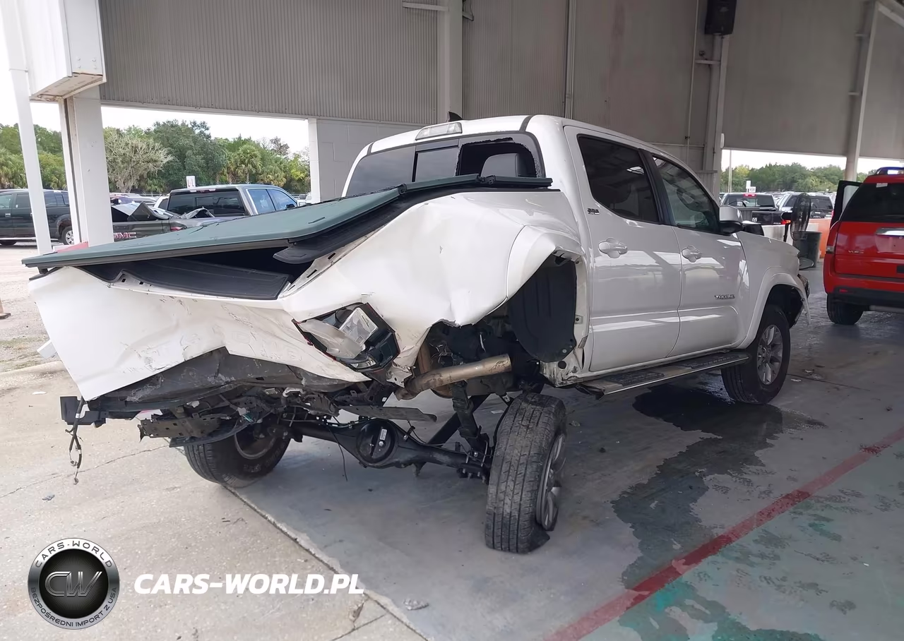 2018 Toyota Tacoma Sr5 V6 VIN:5TFAZ5CN4JX066073 - 4