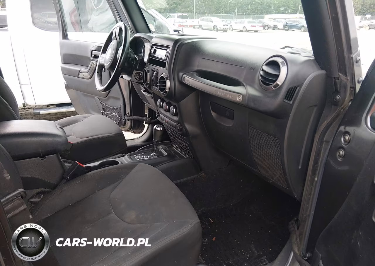 2017 Jeep Wrangler Unlimited Sport 4X4 VIN:1C4BJWDG1HL567358 - 5