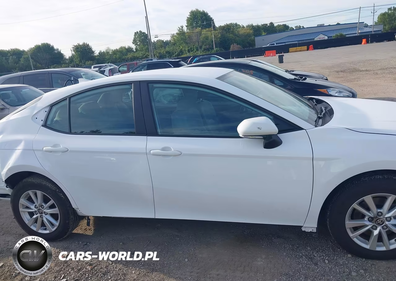 2025 Toyota Camry Le VIN:4T1DAACK5SU633022 - 14