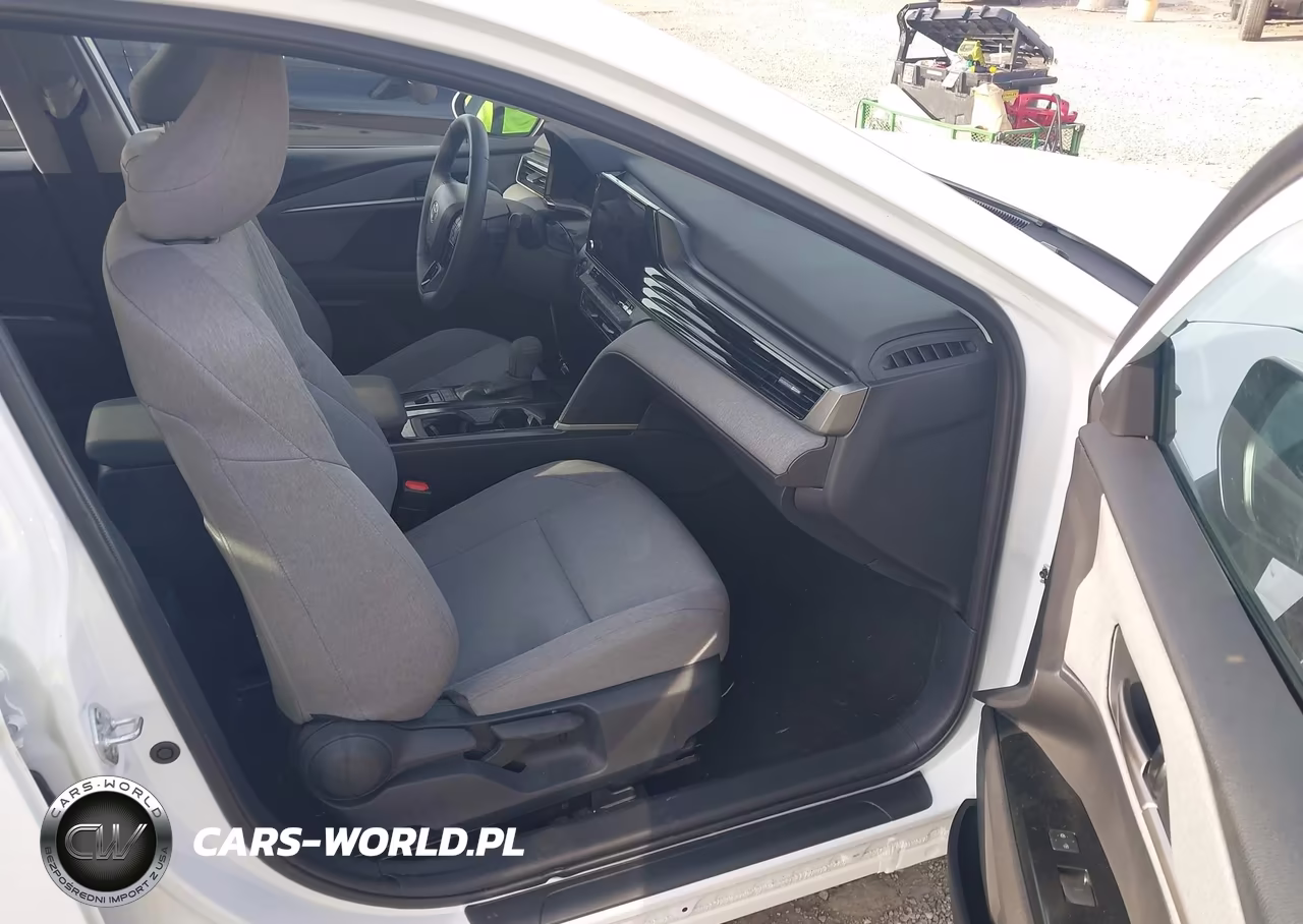 2025 Toyota Camry Le VIN:4T1DAACK5SU633022 - 5