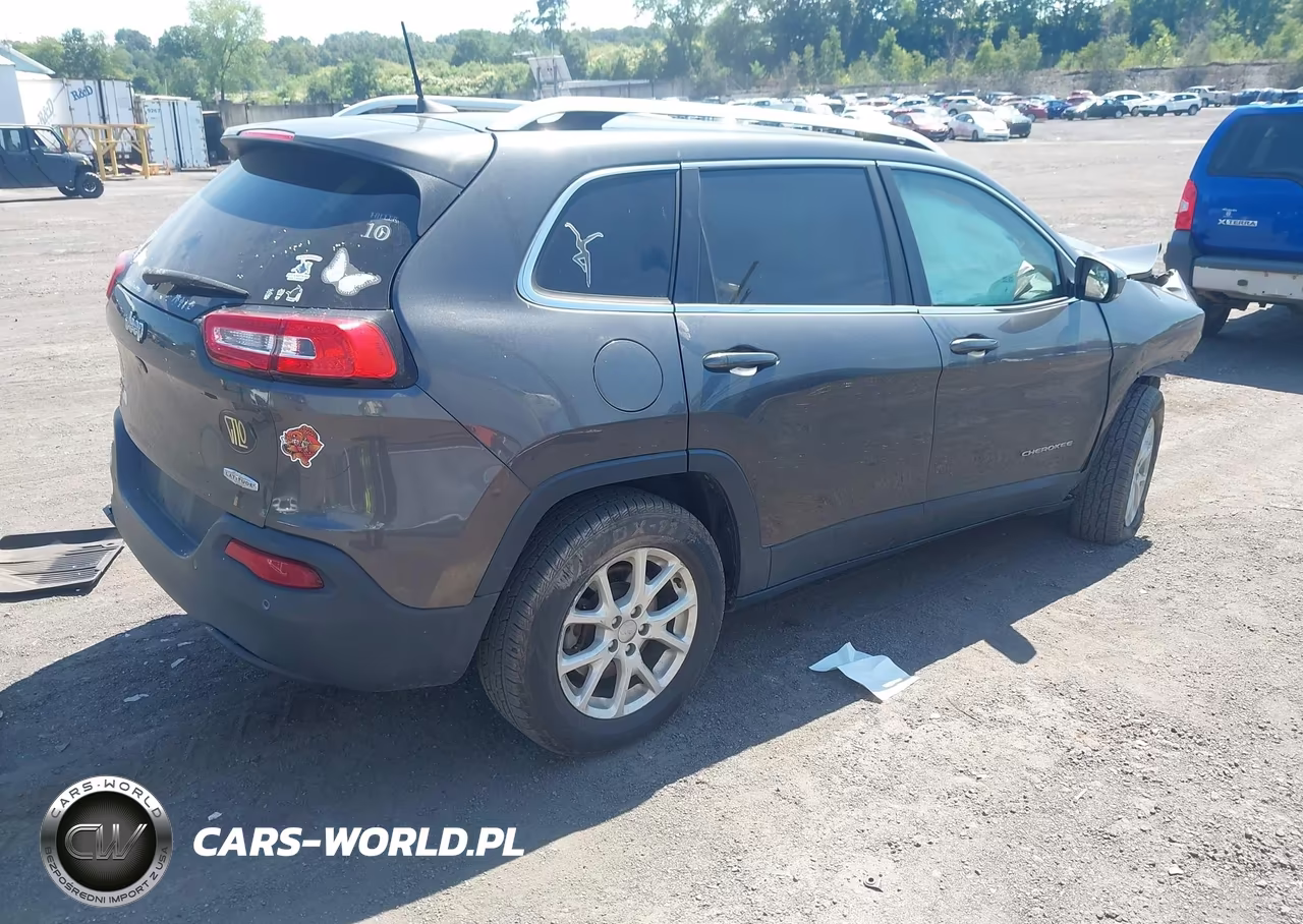 2016 Jeep Cherokee Latitude VIN:1C4PJMCBXGW318389 - 4