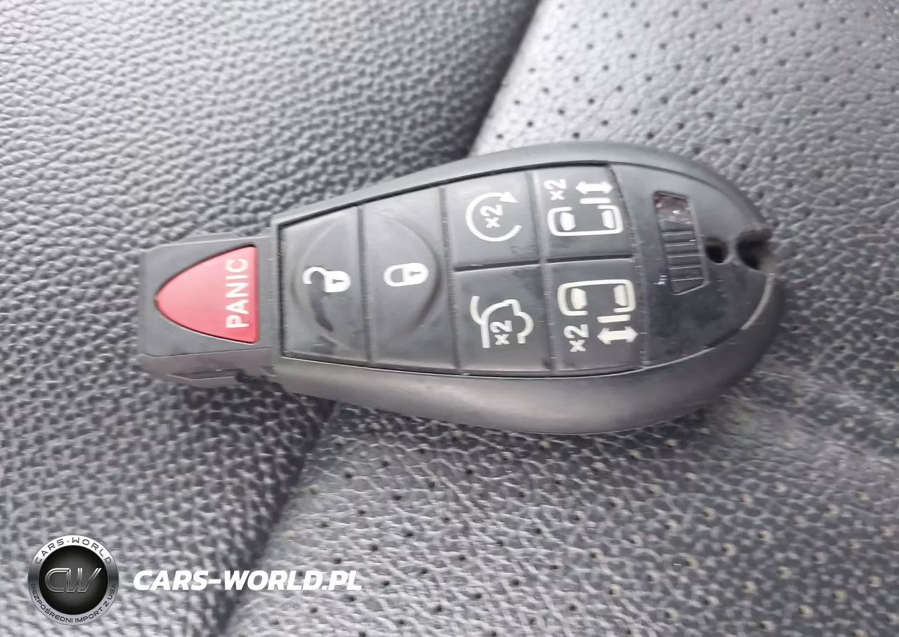 2015 Chrysler Town & Country Touring-L VIN:2C4RC1CG4FR579103 - 11