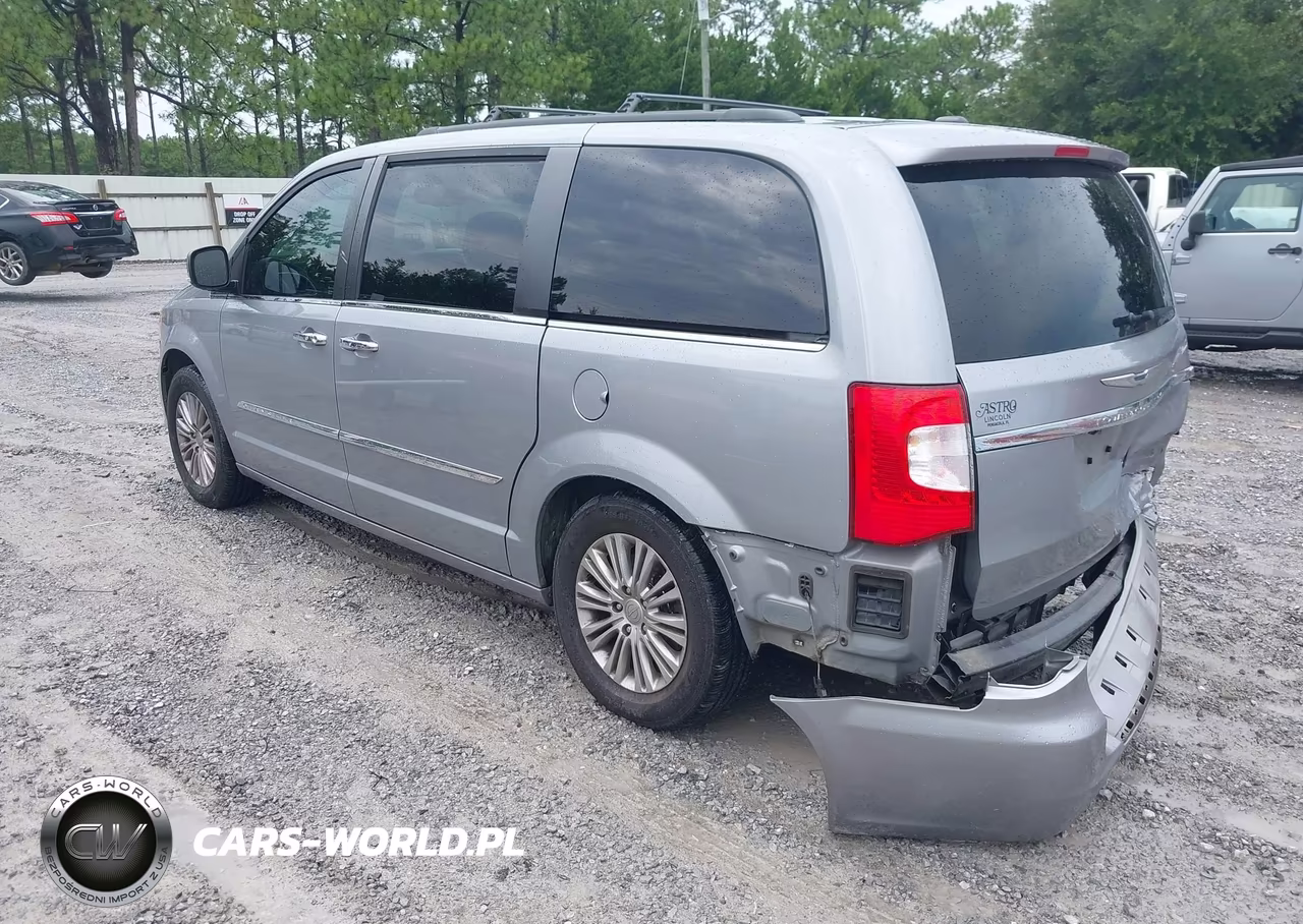2015 Chrysler Town & Country Touring-L VIN:2C4RC1CG4FR579103 - 3