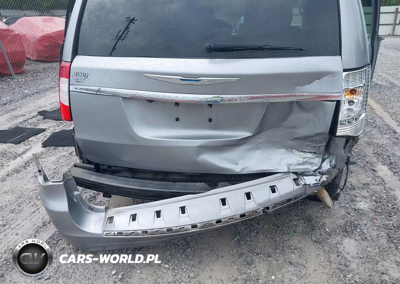 2015 Chrysler Town & Country Touring-L VIN:2C4RC1CG4FR579103 - 6